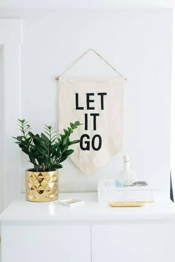 家里擺一盆綠植，
辦公家具家具給生活增添一點小確幸