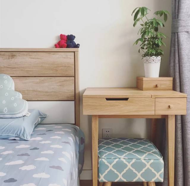 家里擺一盆綠植，
辦公家具家具給生活增添一點小確幸