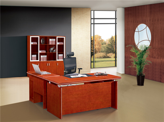 巧用實木油漆大班臺打造高端大氣辦公室